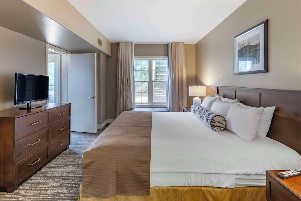 Suite, Non Smoking (2 King Beds, Efficiency, Upgrade) - Photo 2