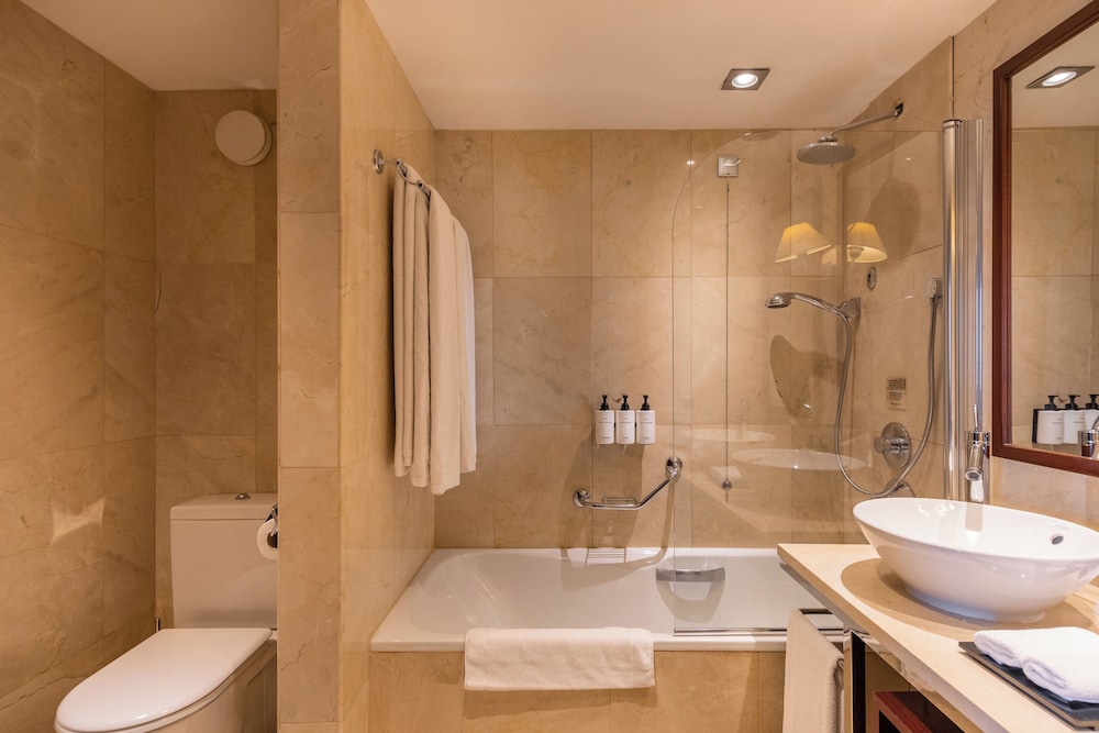 Suite, Multiple Beds (Panoramic)