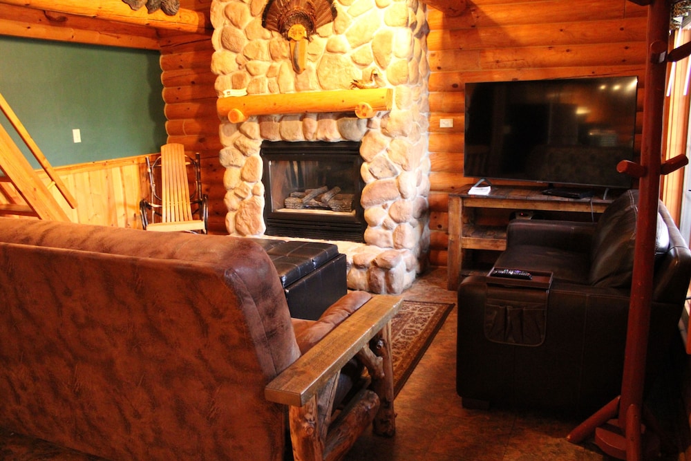 2 bedroom Log Cabin with Loft (8 person)