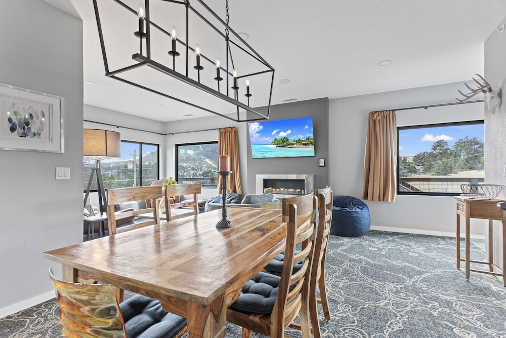 Exclusive Condo, 2 Bedrooms, Fireplace photo 1