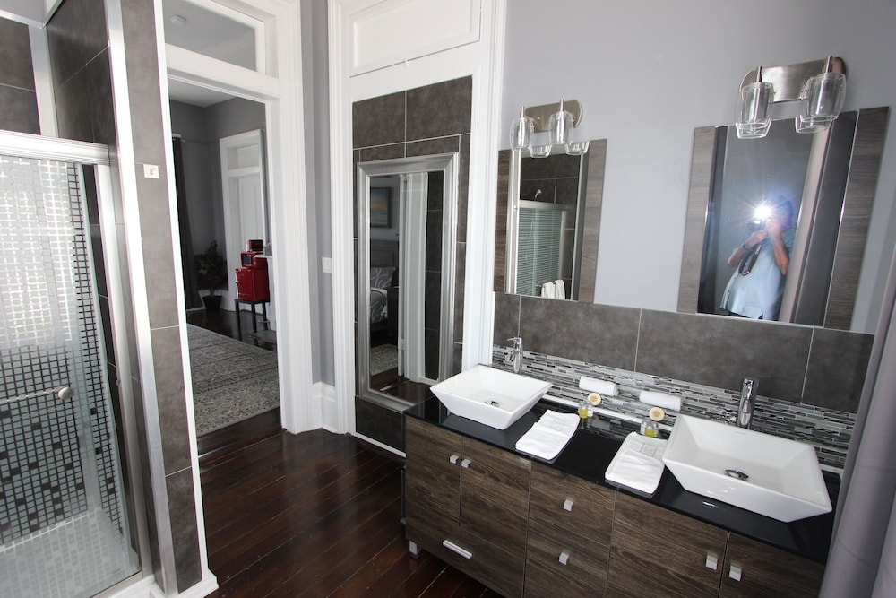 The Grey Suite - Photo 11
