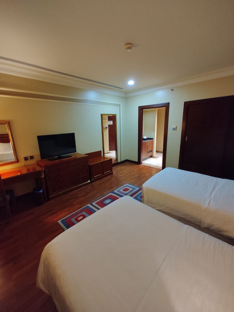 Deluxe Room - Photo 5