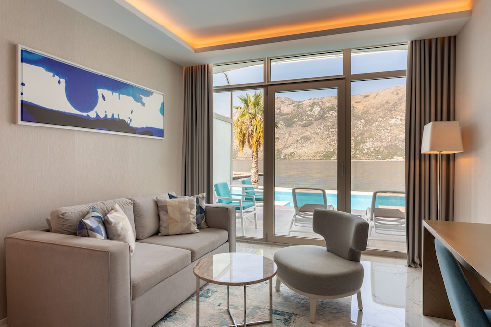 Premium Room, 1 King Bed, Private Pool, Sea View - Photo 6