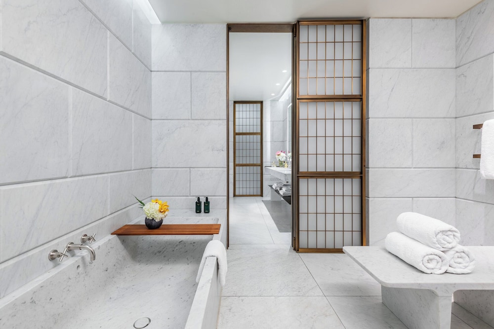 Royal Suite, 2 Bedrooms thumbnail 6