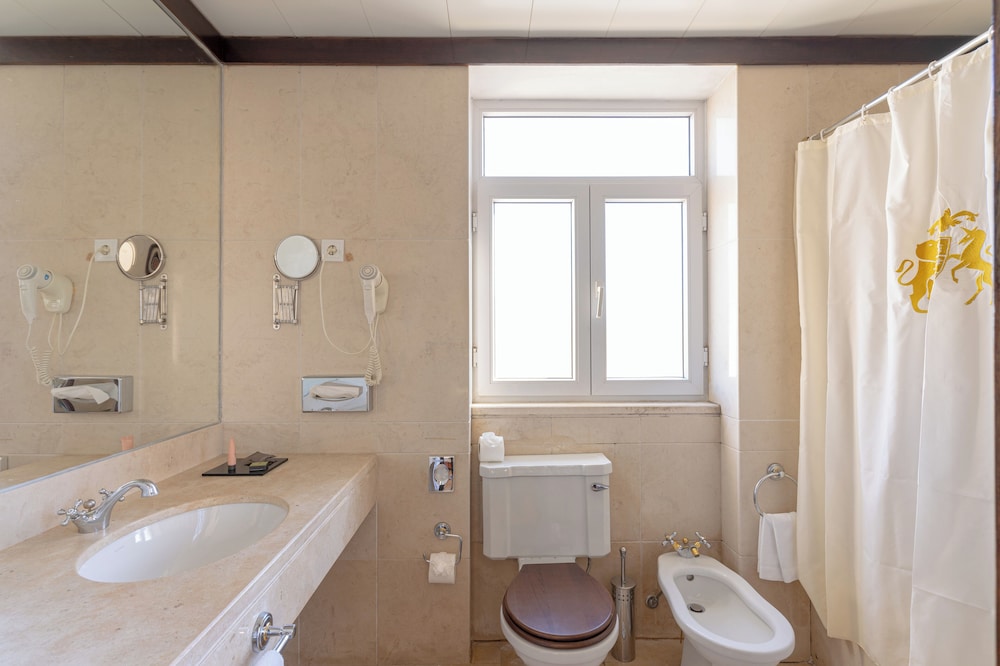Standard Twin Room - Photo 4