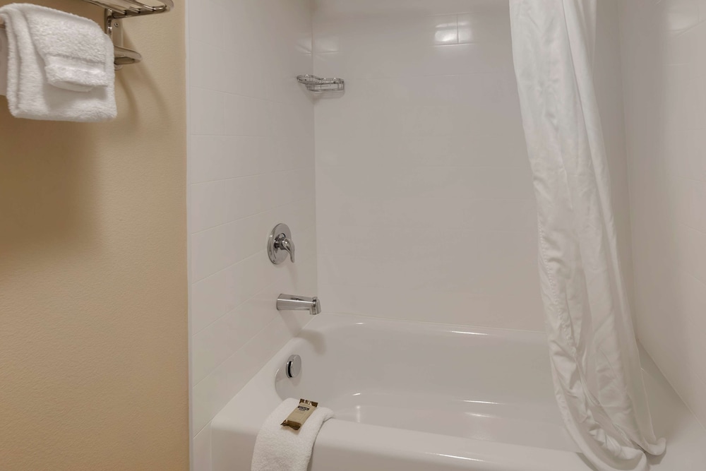 Standard Room, 2 Queen Beds, Non Smoking, Refrigerator - Photo 8