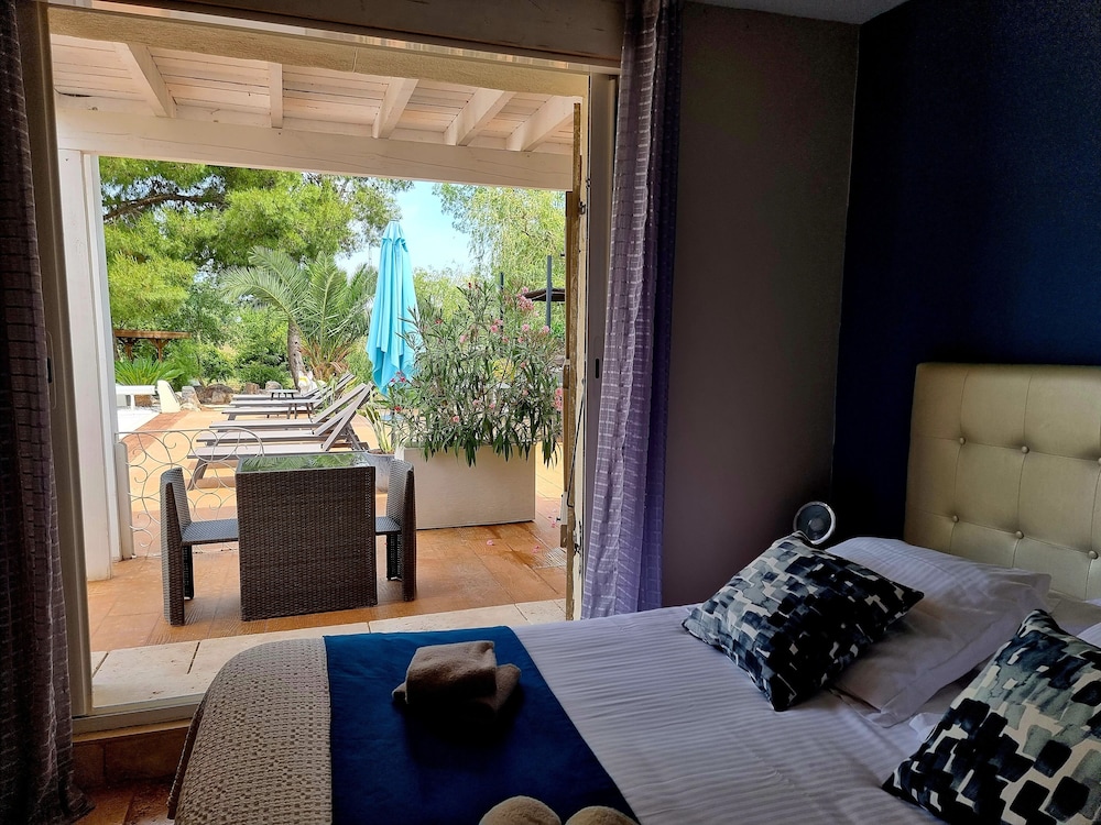 Comfort Double Room, 1 Queen Bed, Private Bathroom, Garden View (Pic Poul ) photo 3