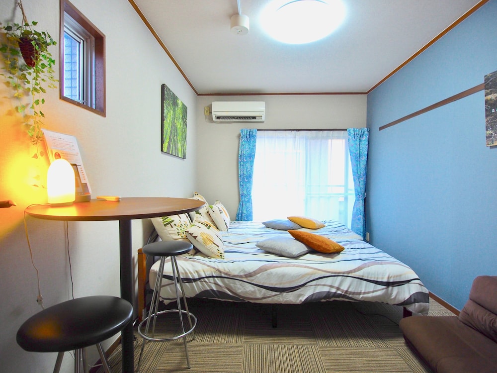 Western Style Room (2 single beds and a sofa bed) B