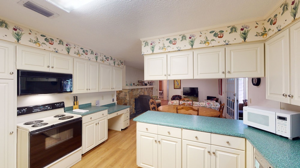 House, 3 Bedrooms photo 2