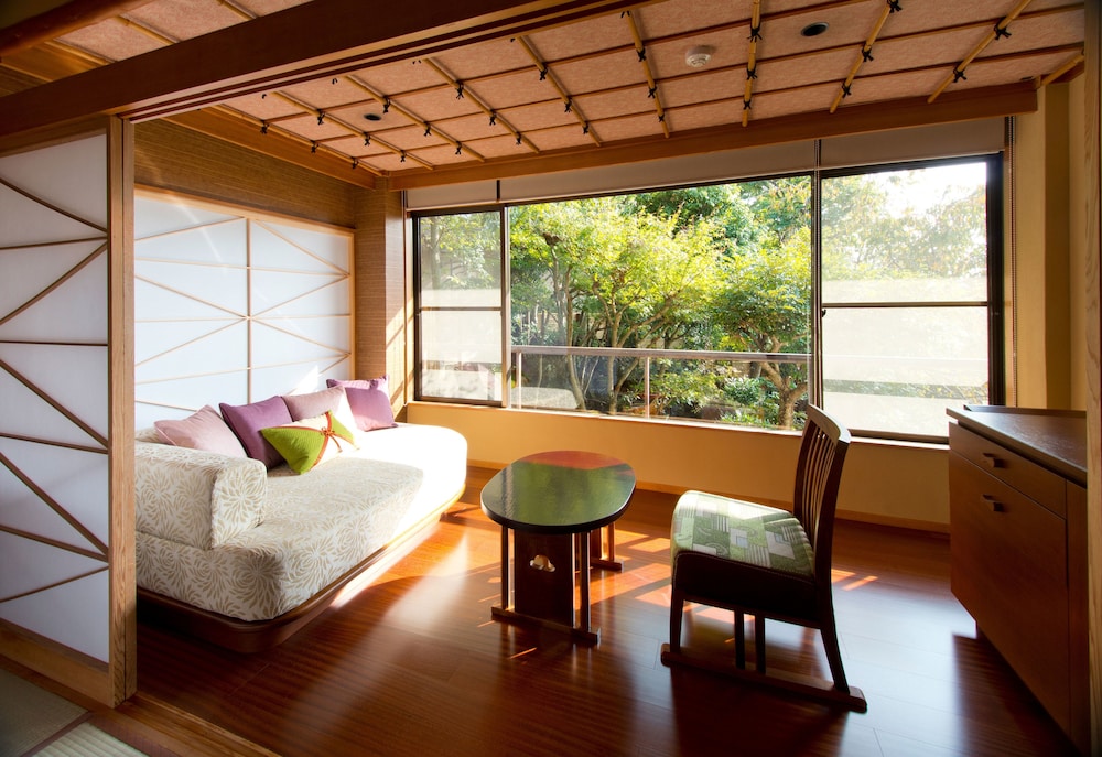 Japanese Western Style Twin Room (When selecting Half Board Plan:Dinner is French plan) photo 3