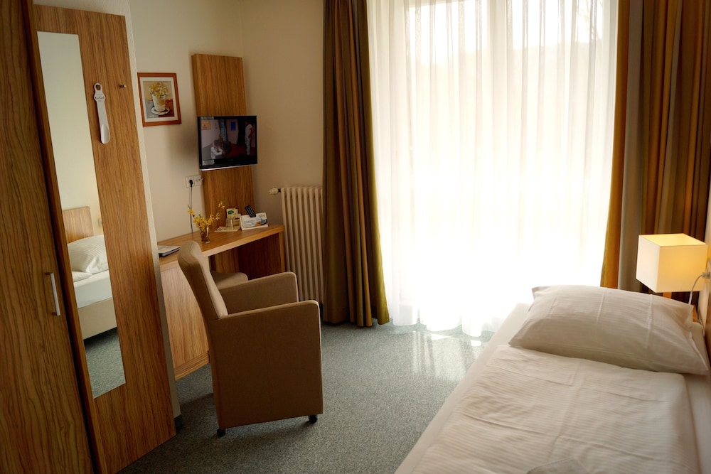 Single Room, Balcony, Garden View