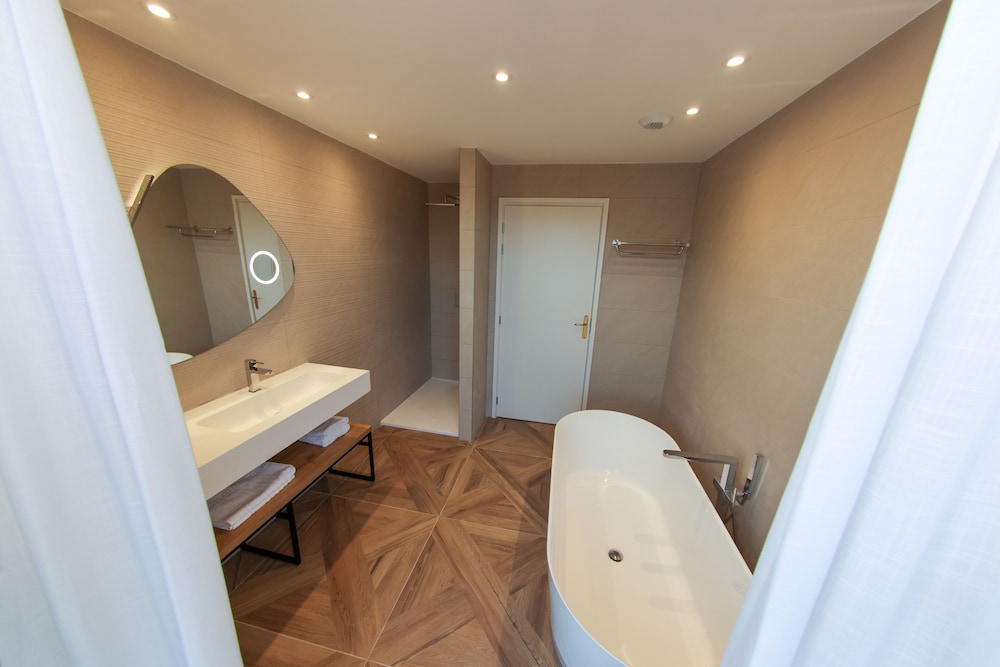 Honeymoon Double Room, Sea View - Photo 16