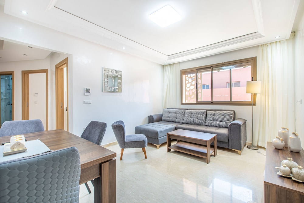 Premium Apartment, 2 Bedrooms, Balcony - Photo 16