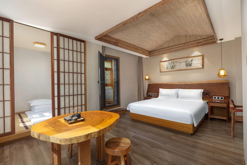 Suite, Multiple Beds, Non Smoking, Garden View