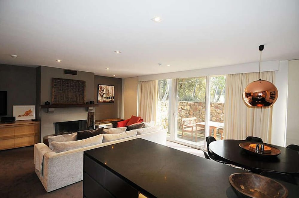 Superior Apartment, 2 Bedrooms, Mountain View, Mountainside photo 3