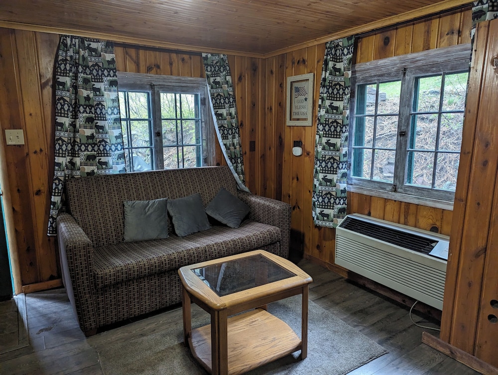 Family Cabin, 3 Bedrooms (Unit #5) photo 2