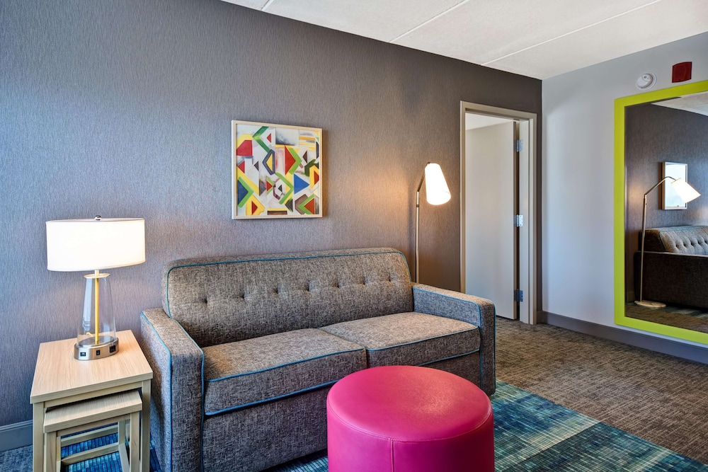 Classic Studio, 1 King Bed, Accessible (Hearing)