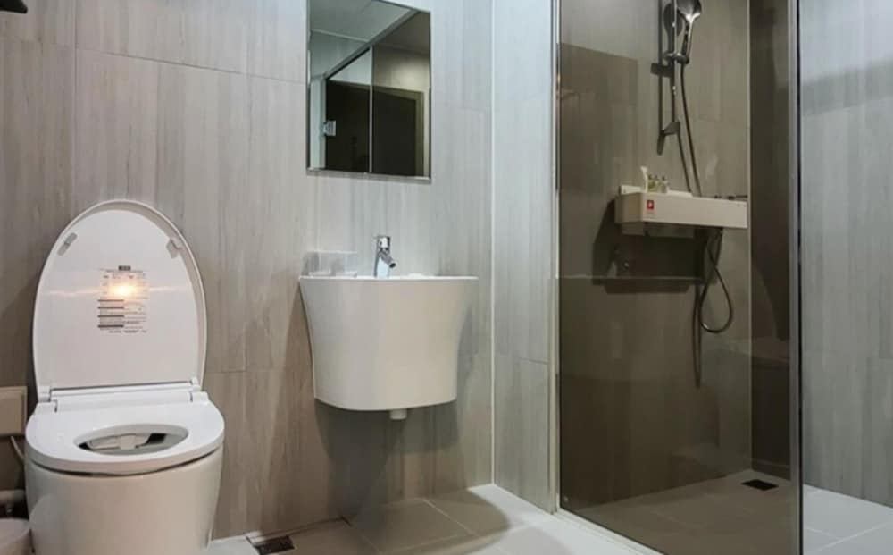 Suite - Photo 23