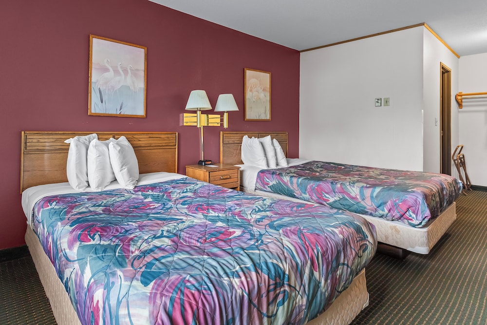 Room, 2 Queen Beds, Non Smoking - Photo 1