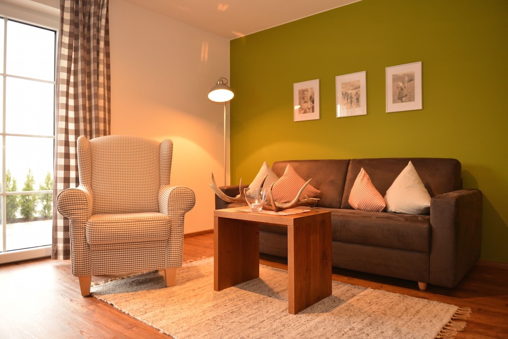 Comfort Condo, 2 Bedrooms, Accessible, Mountain View (202 | wiesenBLICK) photo 3