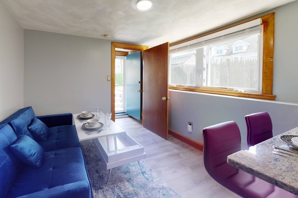 Condo (Suite At House Of L)