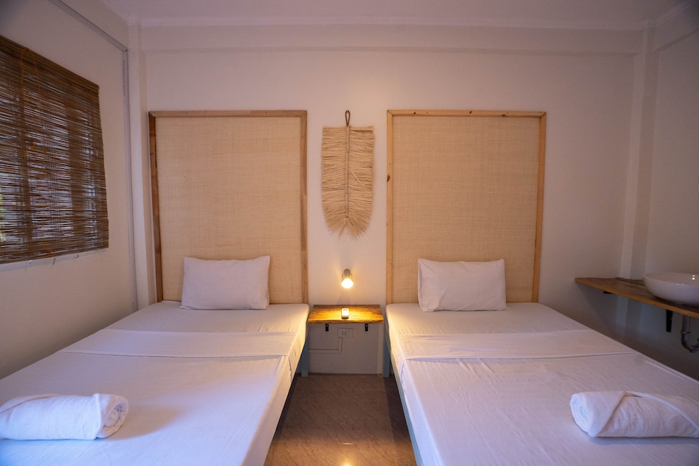 Standard Twin Room - Photo 6