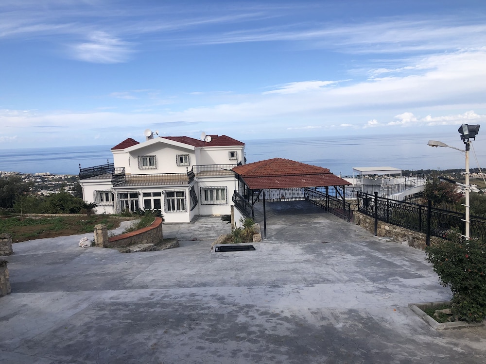Villa, 5 Bedrooms, Private Pool, Garden View photo 2
