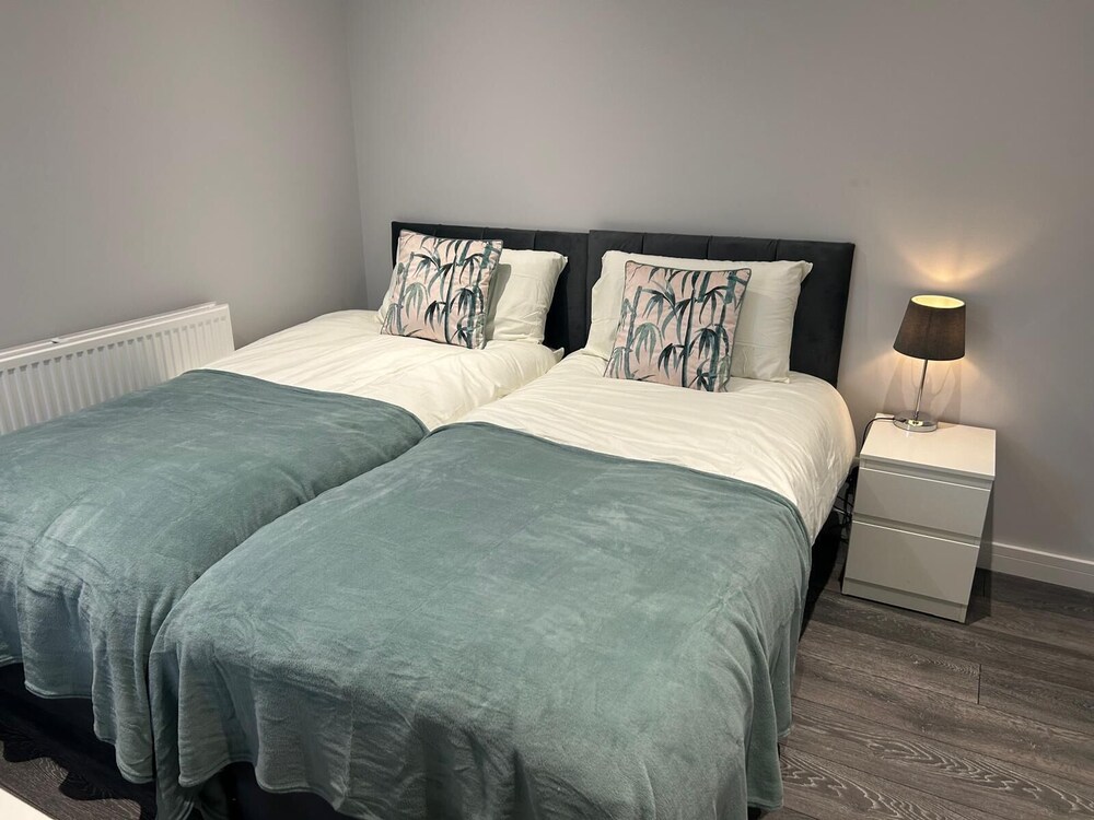Luxury Twin Room, Ensuite (Front View)