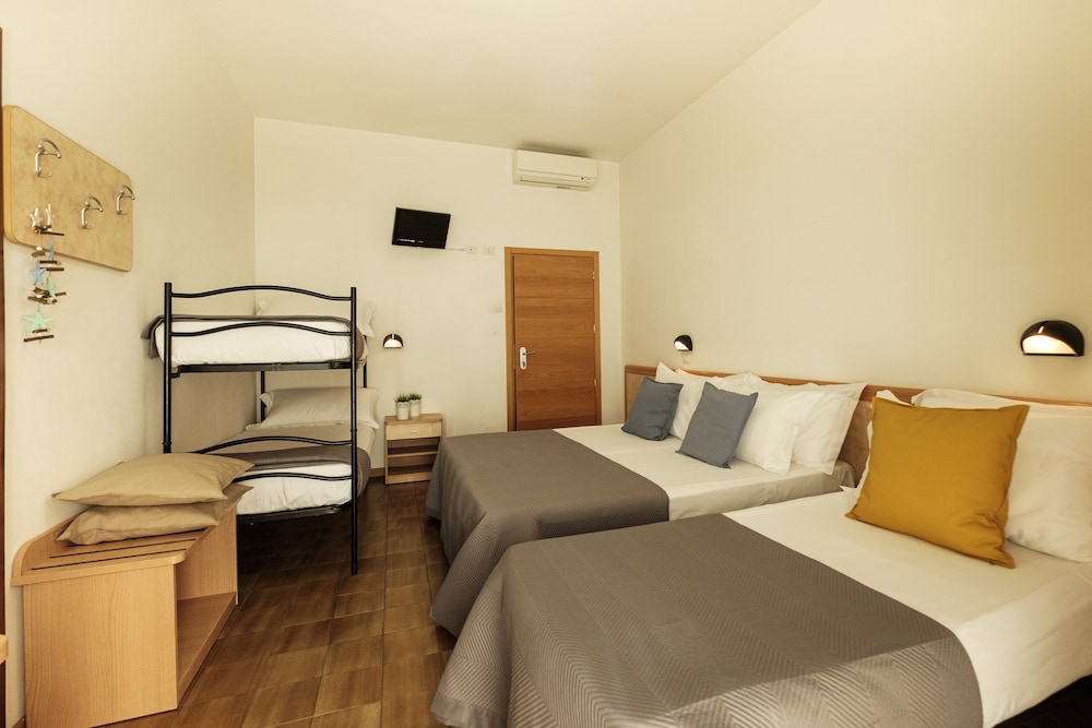 Family Room - Photo 6