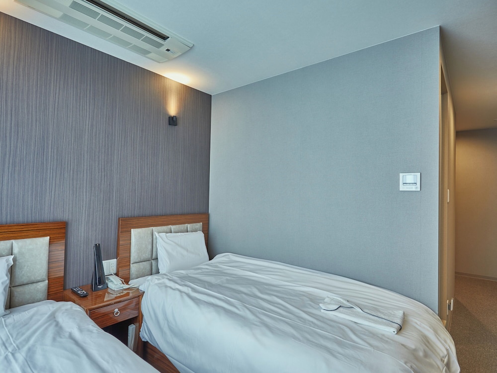 Twin Room - Photo 7