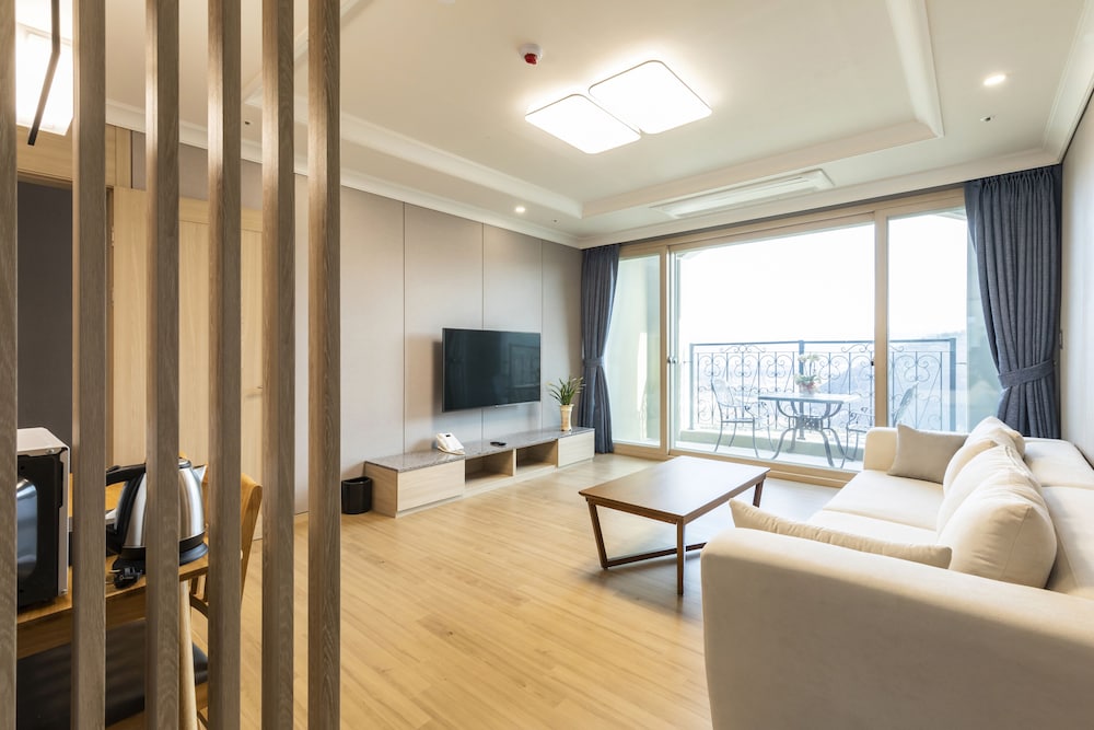 Suite B - Photo 1