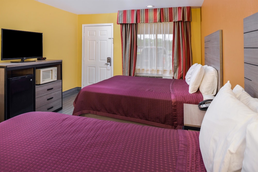 Room, 2 Queen Beds, Smoking - Photo 3