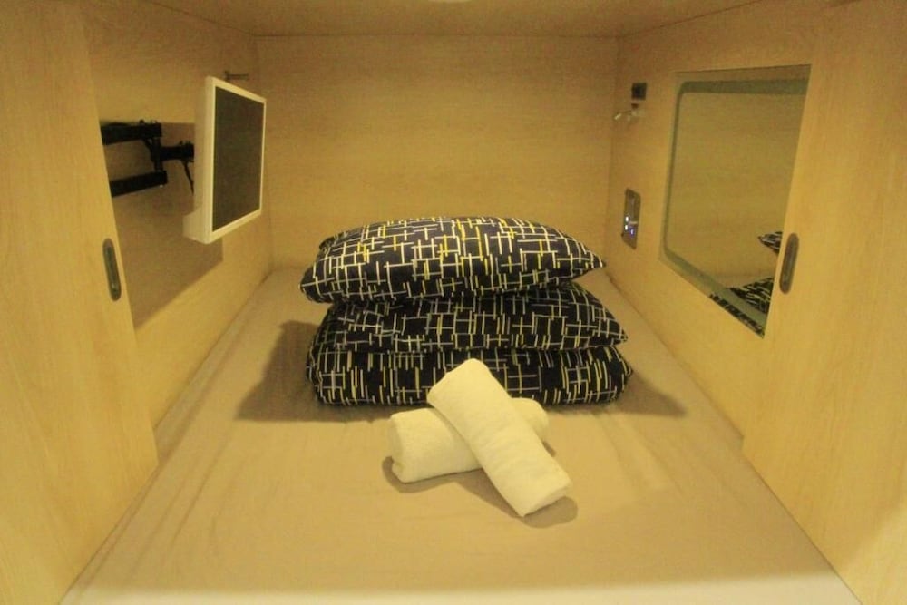 Pod Deluxe in mix Dormitory (18-35 age only) photo 1