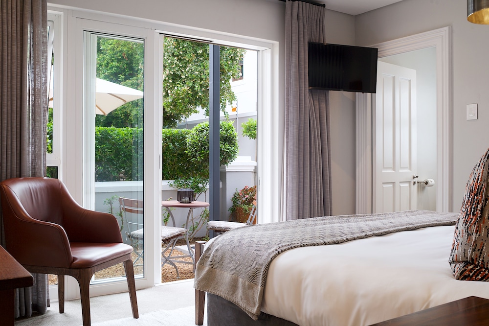Deluxe Double or Twin Room, Balcony, Pool View photo 3