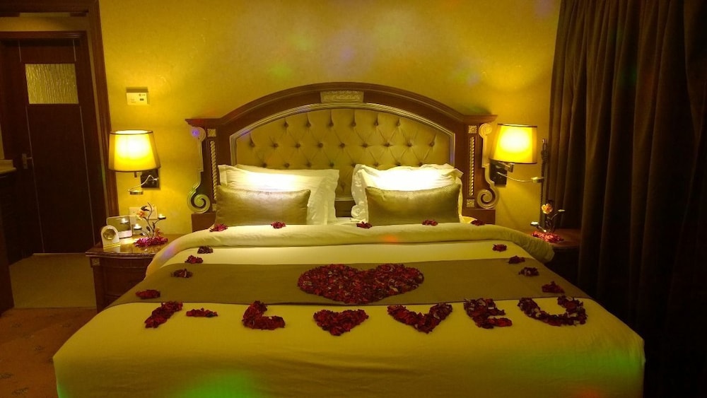 Honeymoon Suite photo 2