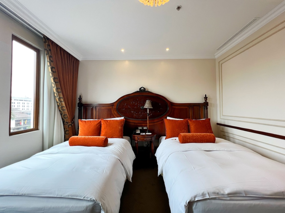 Royal Suite, 2 Twin Beds, Courtyard Area - Photo 1