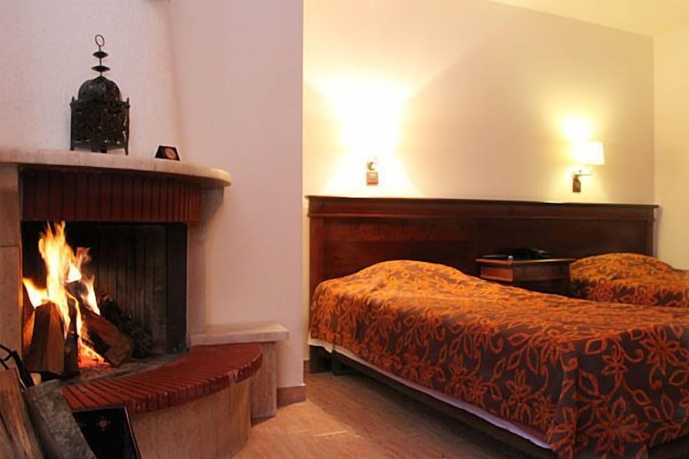 Triple Room, Fireplace photo 1