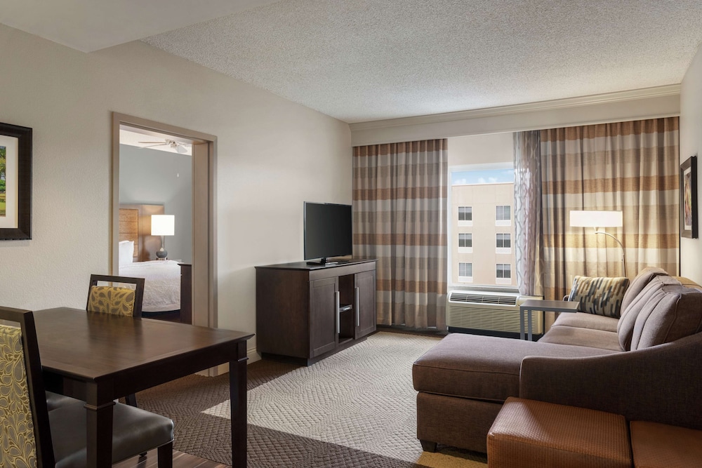 Suite, 1 King Bed, Accessible (Hearing) - Photo 4