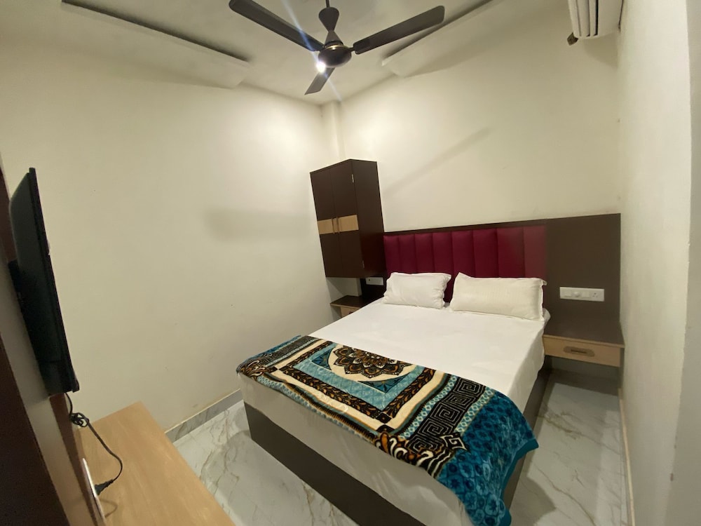 Deluxe Double Room, 1 King Bed, Smoking