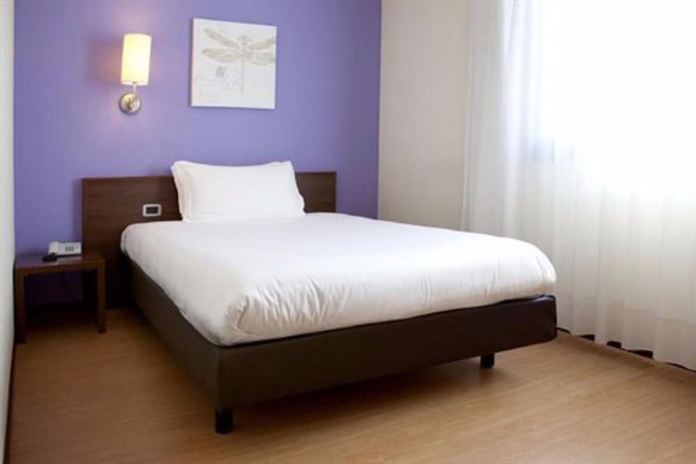 French Room photo 1