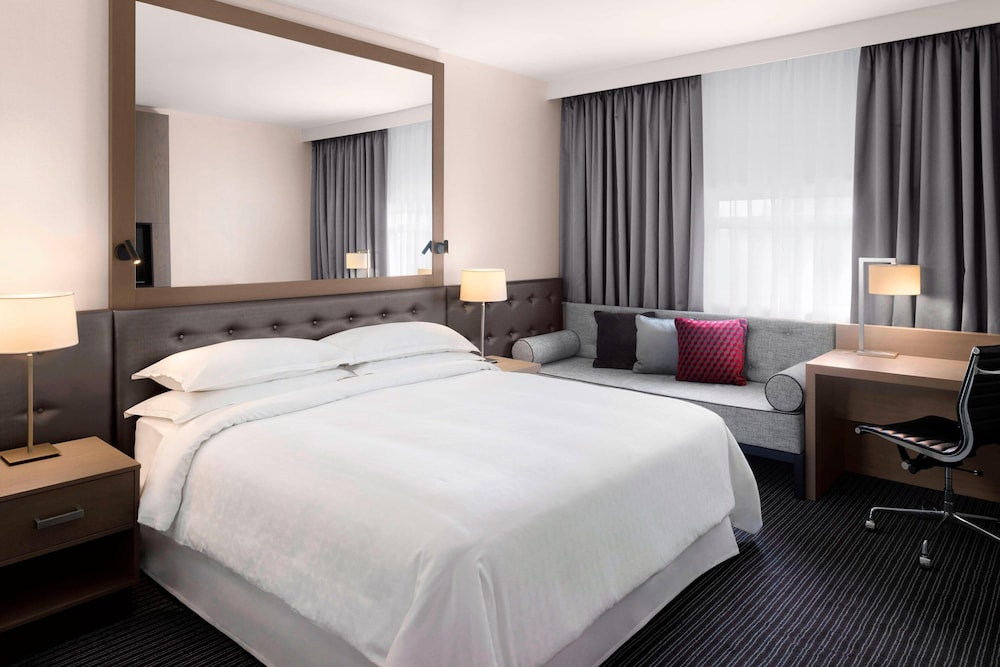 Club Room, 1 Queen Bed - Photo 1