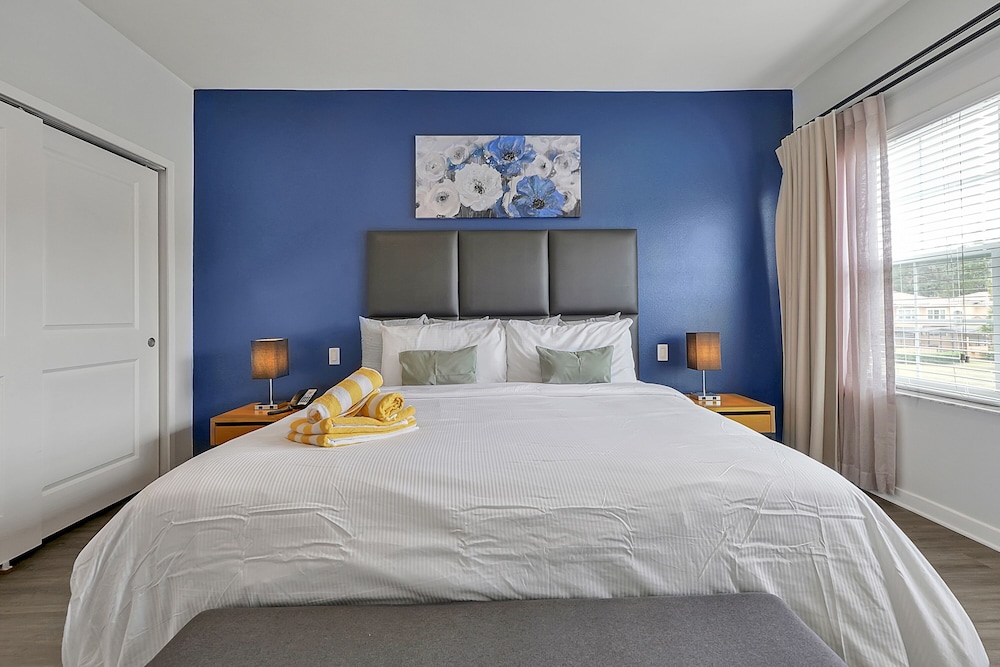 Standard Townhome, 2 Bedrooms, Hot Tub - Photo 2