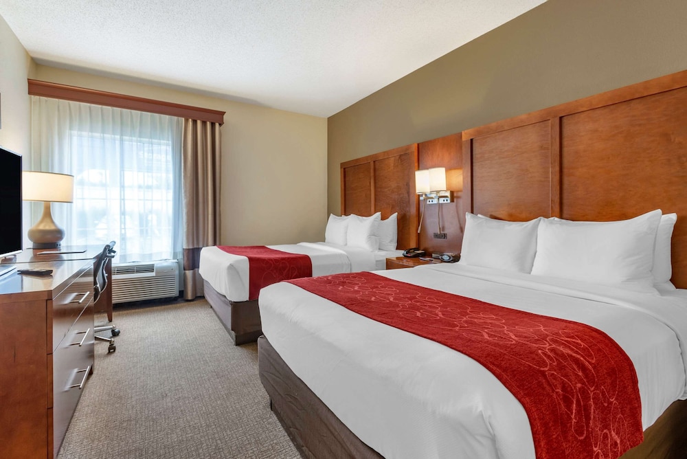 Two Queen Bed Suites with Sofa Bed - Photo 2