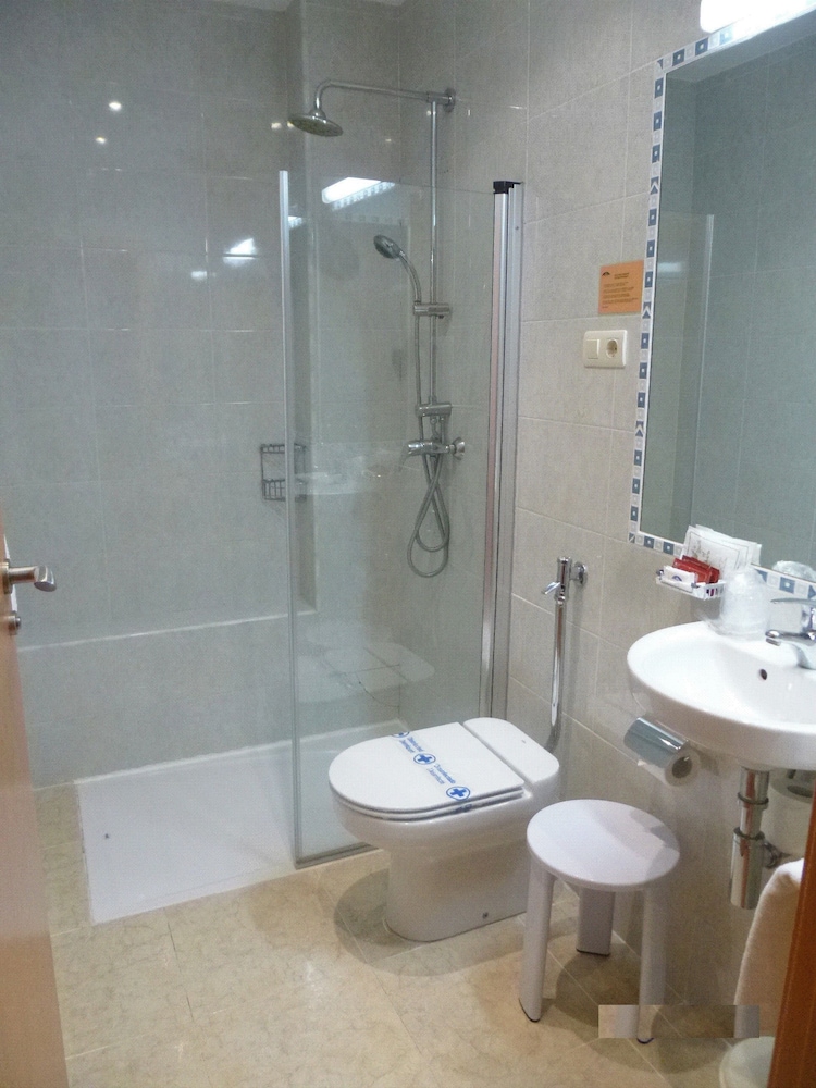 Economy Double Room photo 3