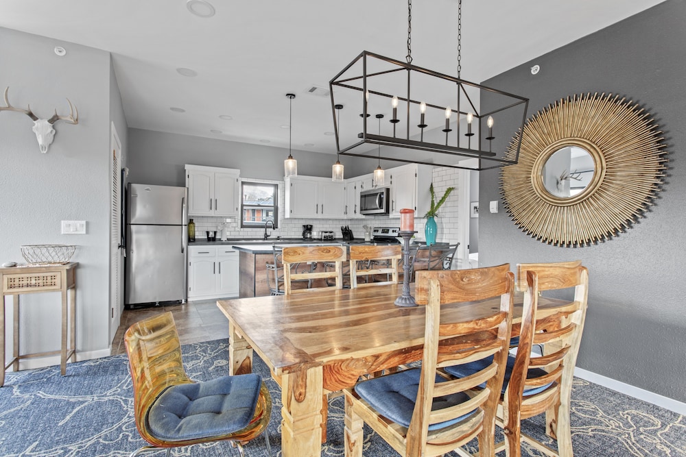 Exclusive Condo, 2 Bedrooms, Fireplace photo 1