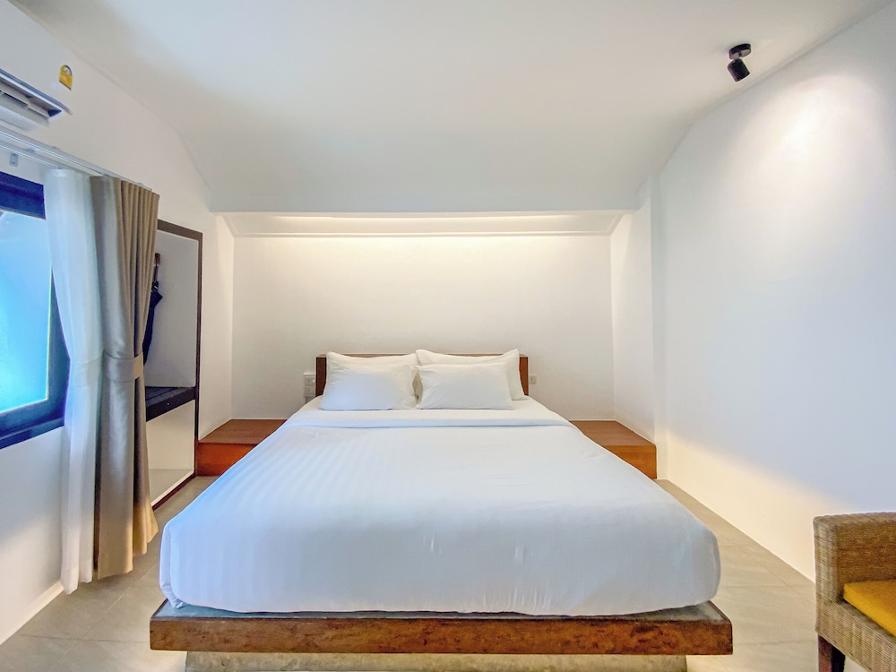 Sea View Villa with Bathtub - Photo 9