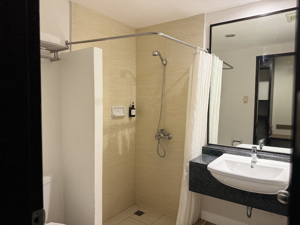 Standard Twin Room - Photo 6