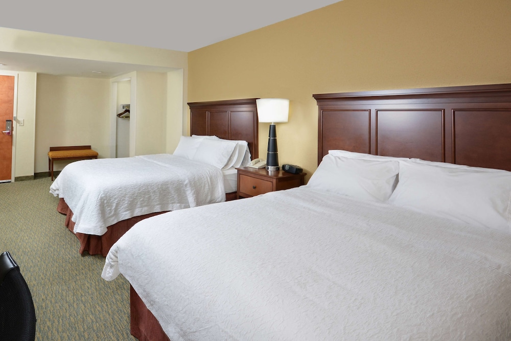 Room, 2 Queen Beds, Accessible (Mobility & Hearing, Roll-in Shower) - Photo 2