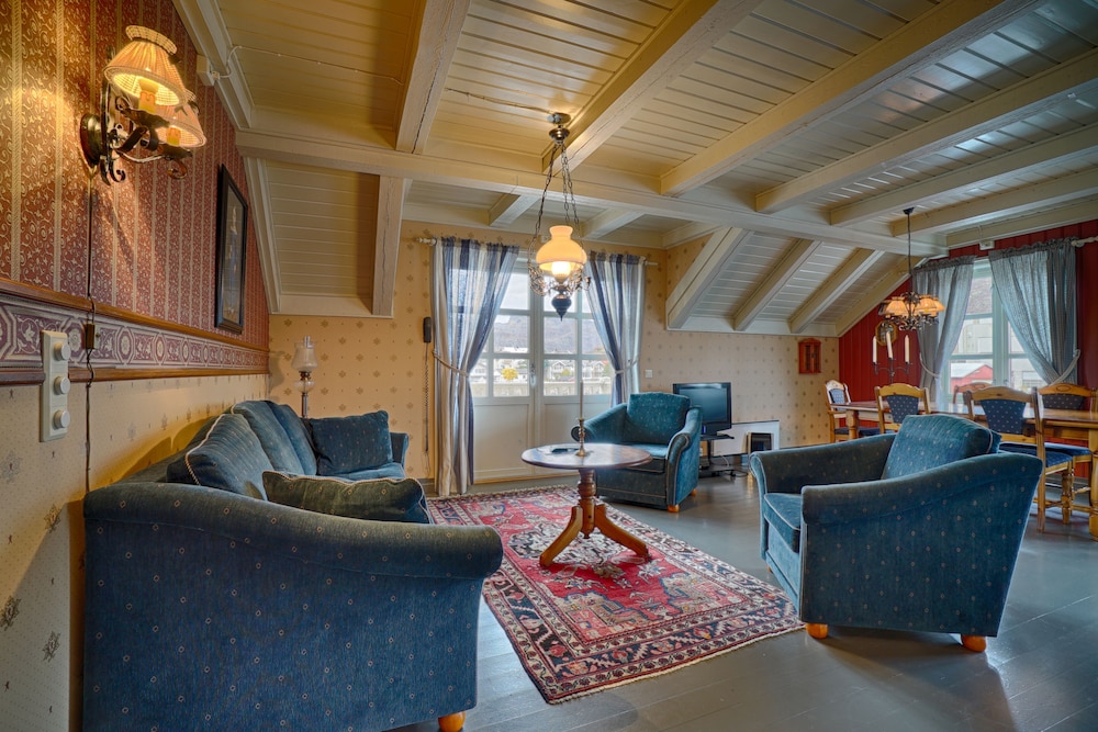 Superior Suite - Photo 3