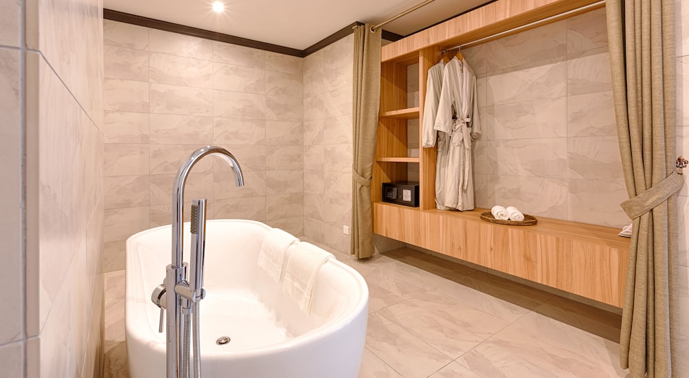 Deluxe Room - Photo 3